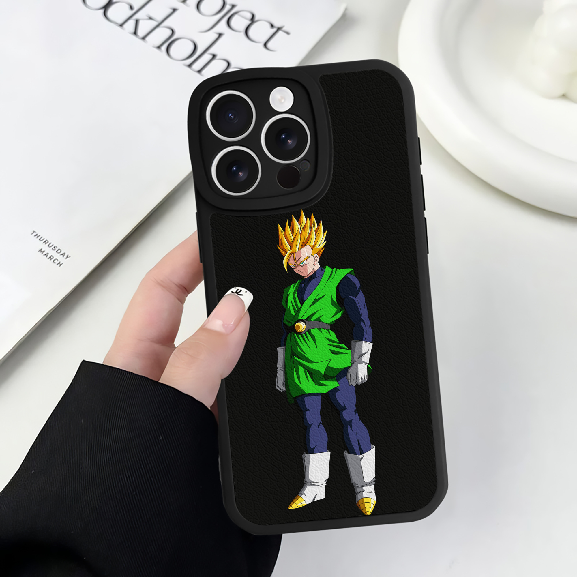 （画像用） ドラゴンボール 孫 悟飯（そんごはん）DRAGON BALL Son Gohan 【iPhone 16シリーズ対応】シリコンスマホケース（レザー調） 材質：シリコン